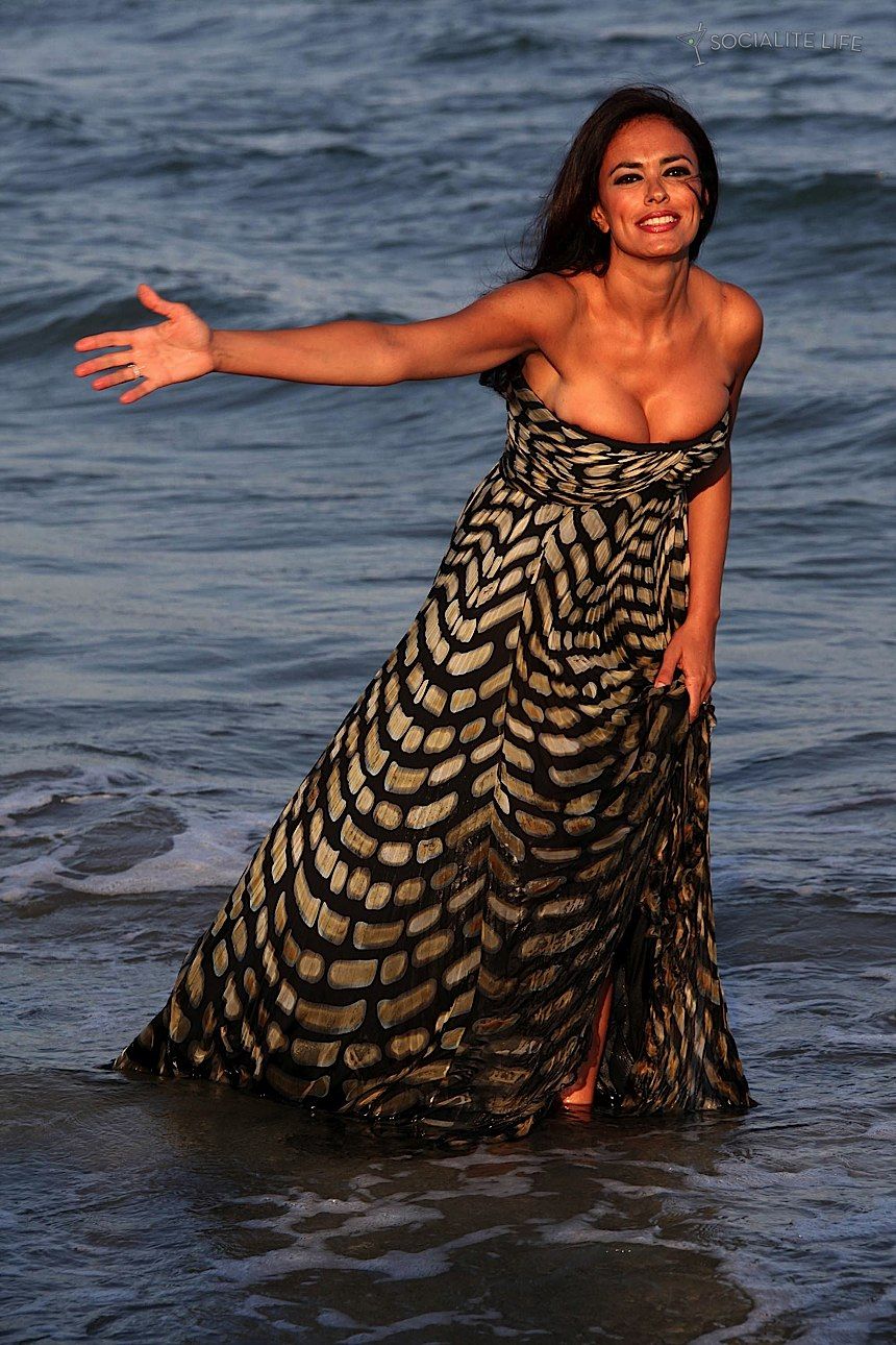 13682044_maria_grazia_cucinotta_16.jpg