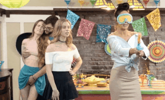 2015972054.gif