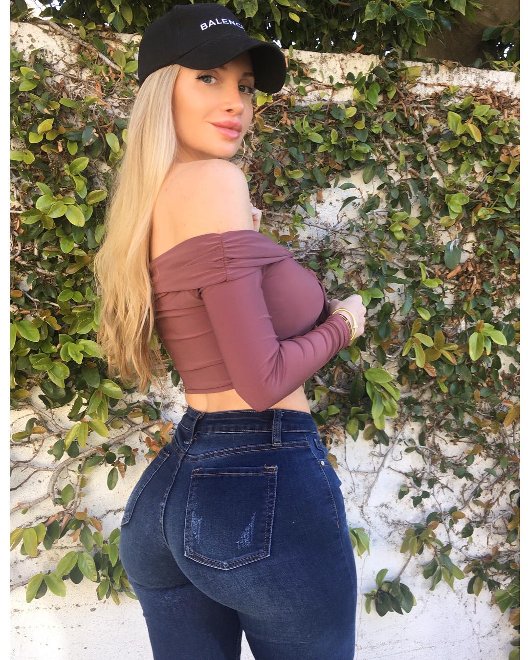 28427359_167366270581535_8897904161102757888_n-amandae.jpg