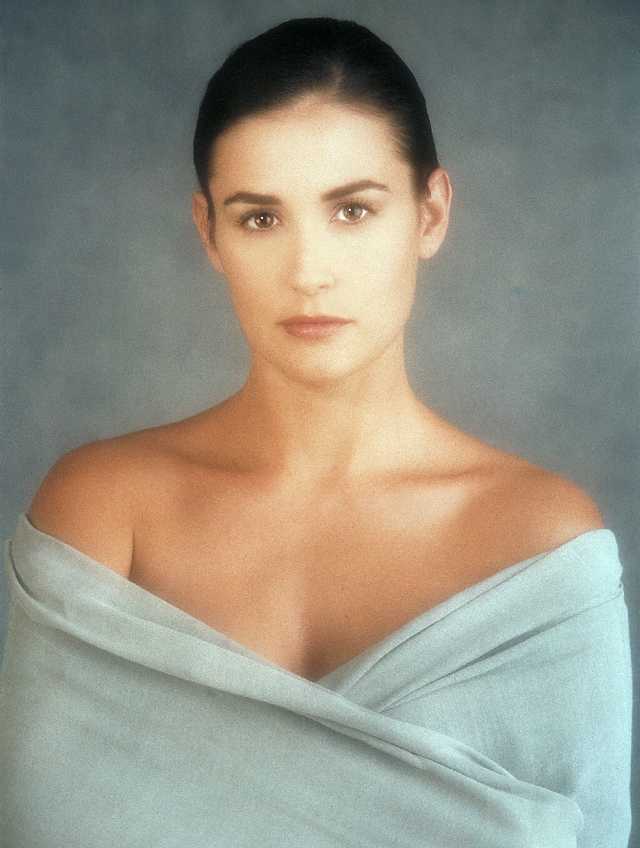 470273326_forum_ellf_ru___Demi_Moore_01_122_7lo.jpg