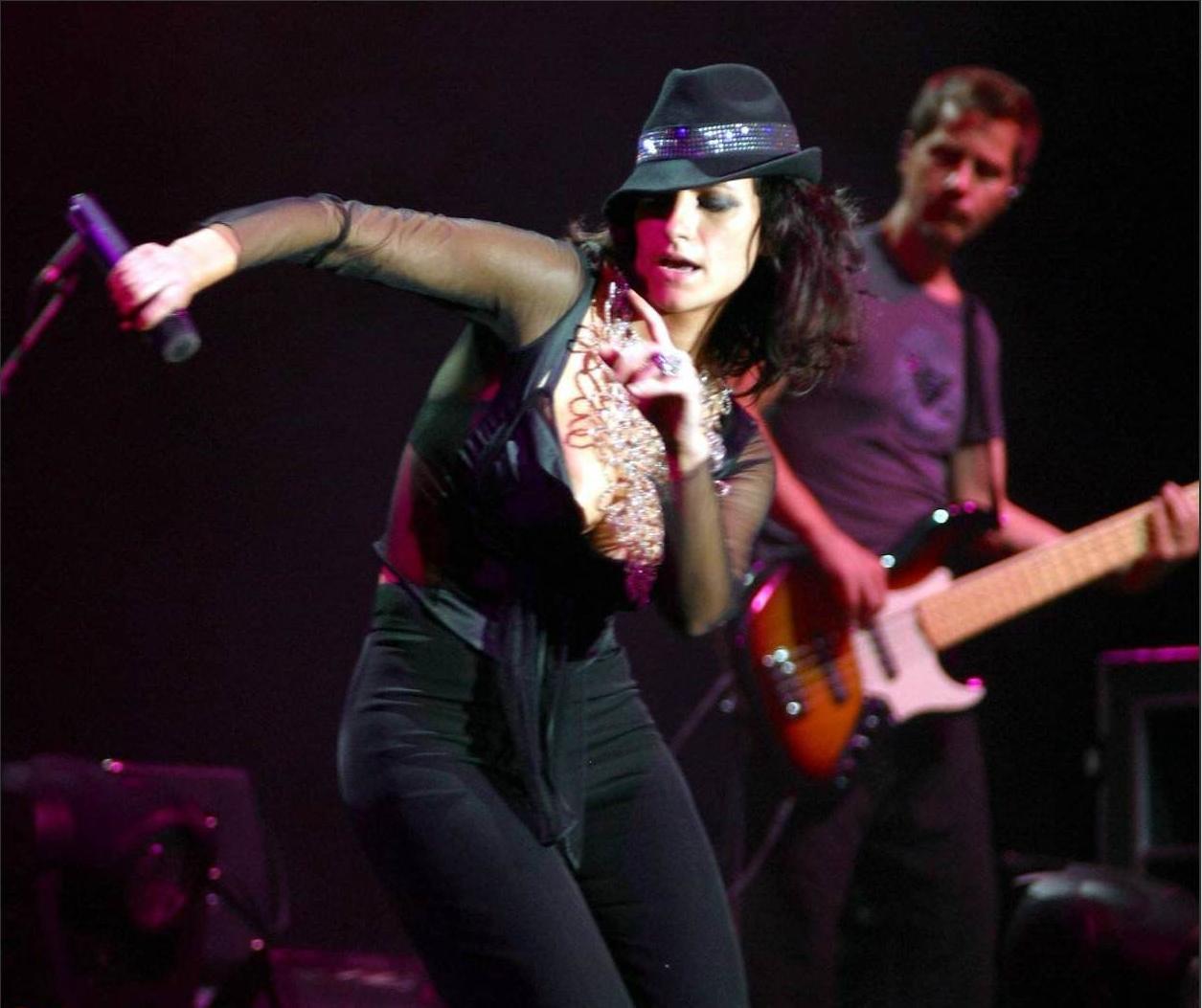 4796917_79958_ffm_laura_pausini_064_122_89lo.jpg