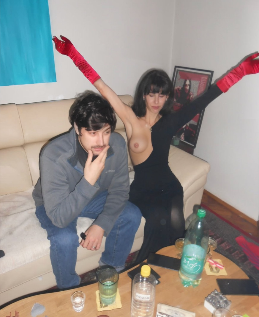 571352341.jpg