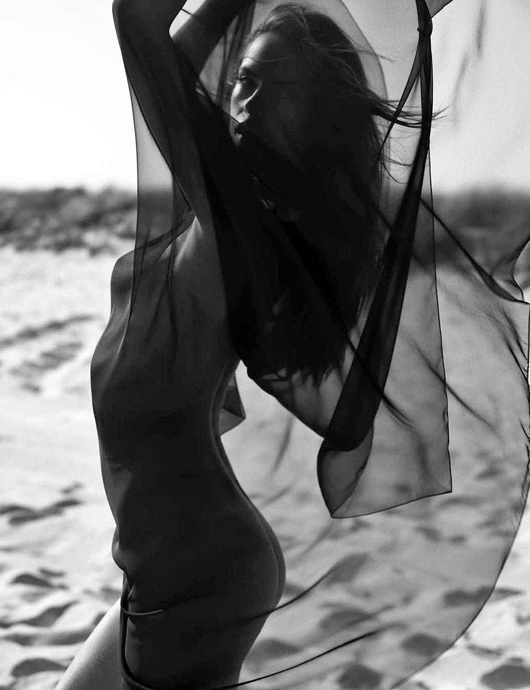 Alessandra_Ambrosio_in_swimwuit_08-20-20250002.jpg