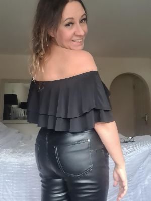 bbw-curves-in-leather-do-you-like-oXwk15.jpg