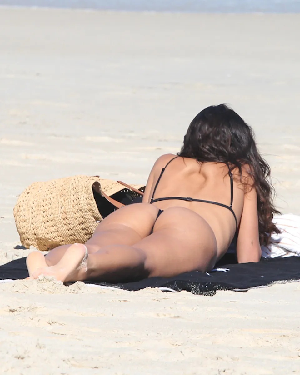 Bruna Marquezine in bikini  (8).jpg