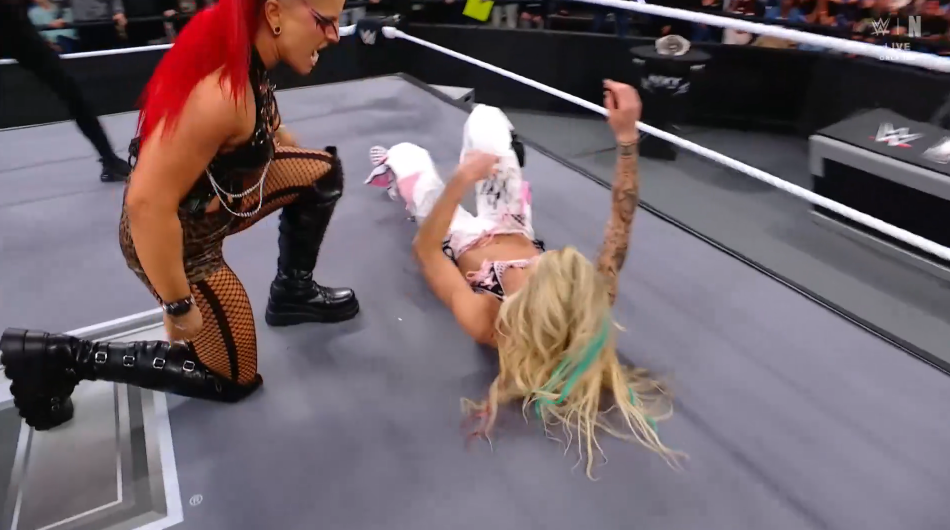 Captura WWE NxT Live 22426 sol ruca (2).png