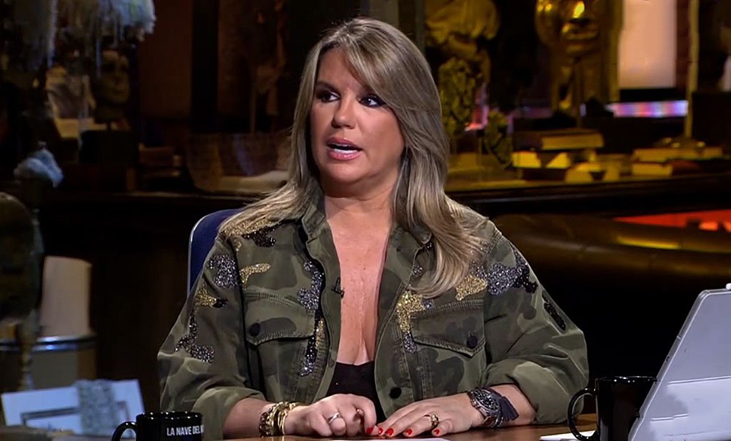 Carmen Porter canalillo y cazadora militar.jpg