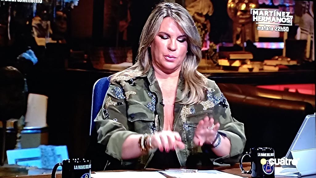 Carmen Porter con una chaqueta de camuflaje (2).jpg