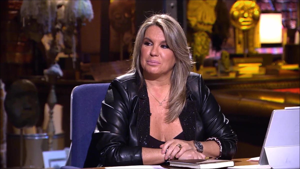 Carmen Porter en Cuarto Milenio con cazadora de cuero 6.jpg