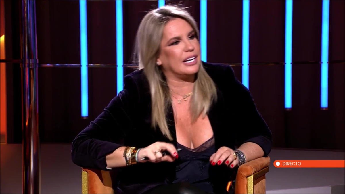 Carmen Porter, escote con transparencias 2.jpg