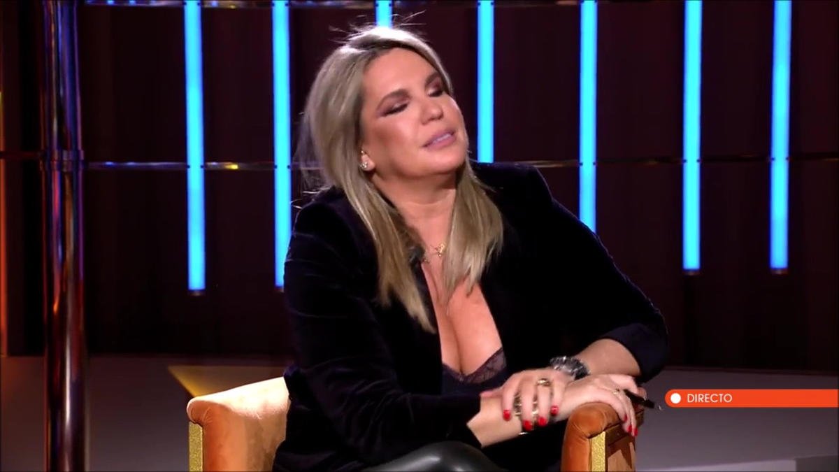 Carmen Porter, escote con transparencias 3.jpg