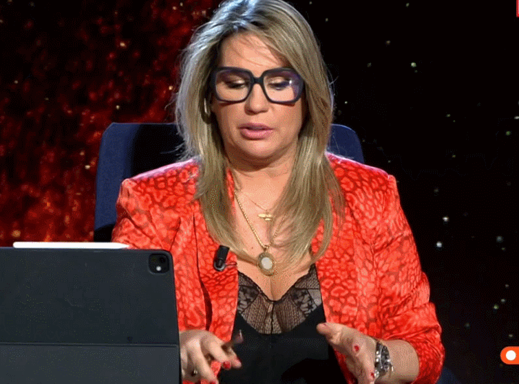 carmen270225.gif