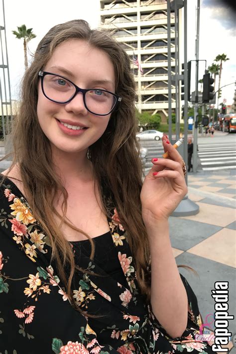 Chica fumando (1).jpg