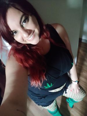 clothed-naked-pair-went-to-a-concert-last-night-and-adored-my-outfit-jyBJI2.jpg