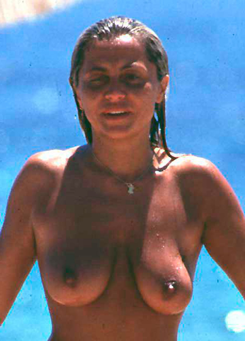 Cristina-Tarrega-fotos-tetas-tomando-sol-7.jpg
