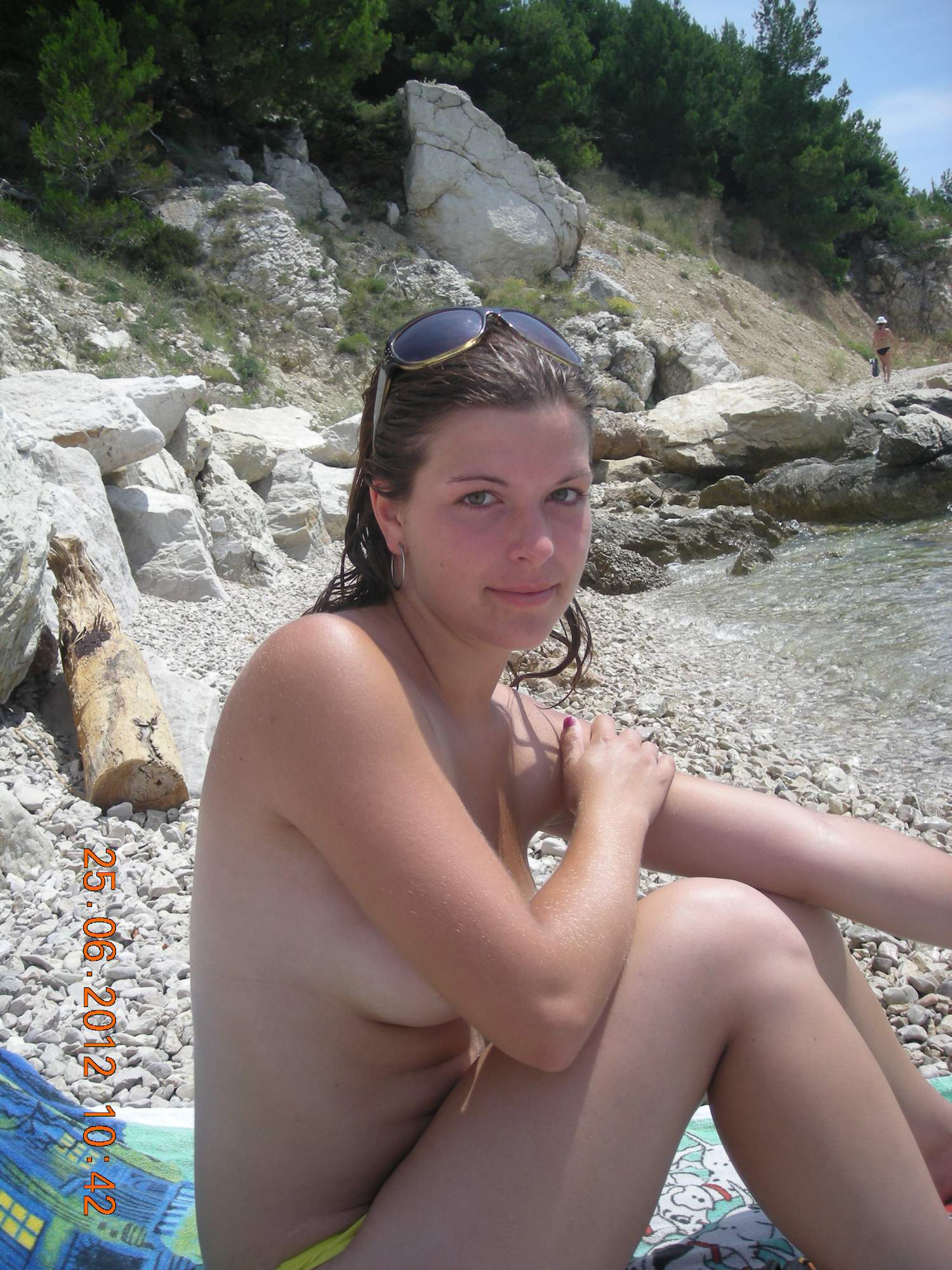 Desnuda en la playa (3).jpg