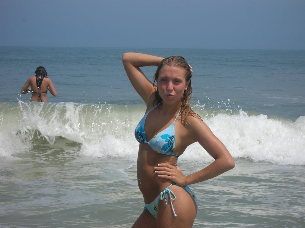 Desnuda en la playa.jpg