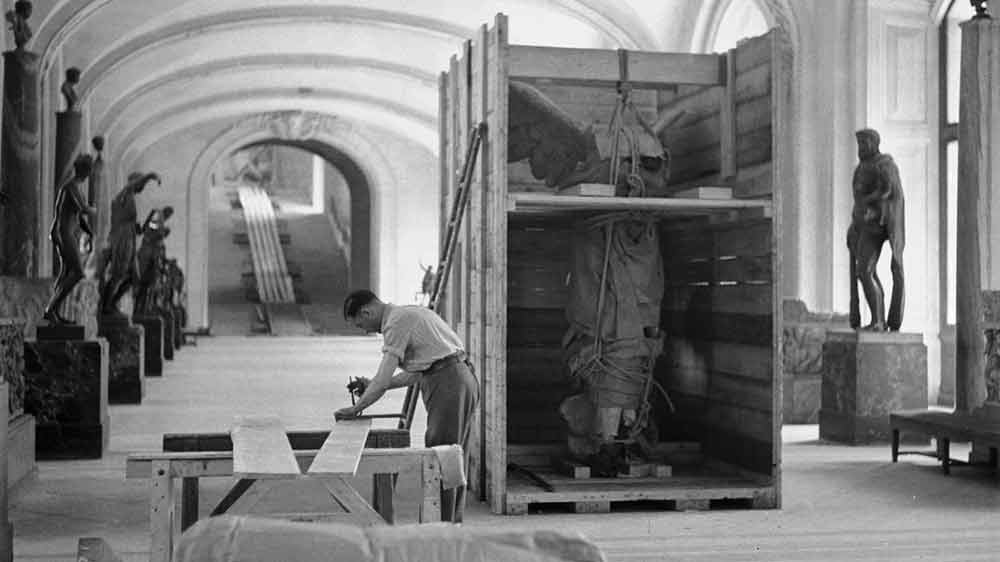 el-museo-del-louvre-durante-el-nazismo.jpg