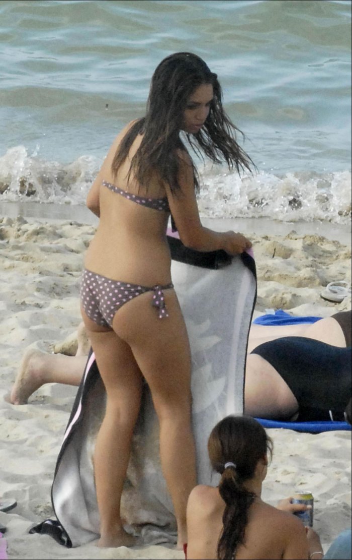 Elena-Furiase-cuerpazo-bikini-playa-vacaciones-3.jpg