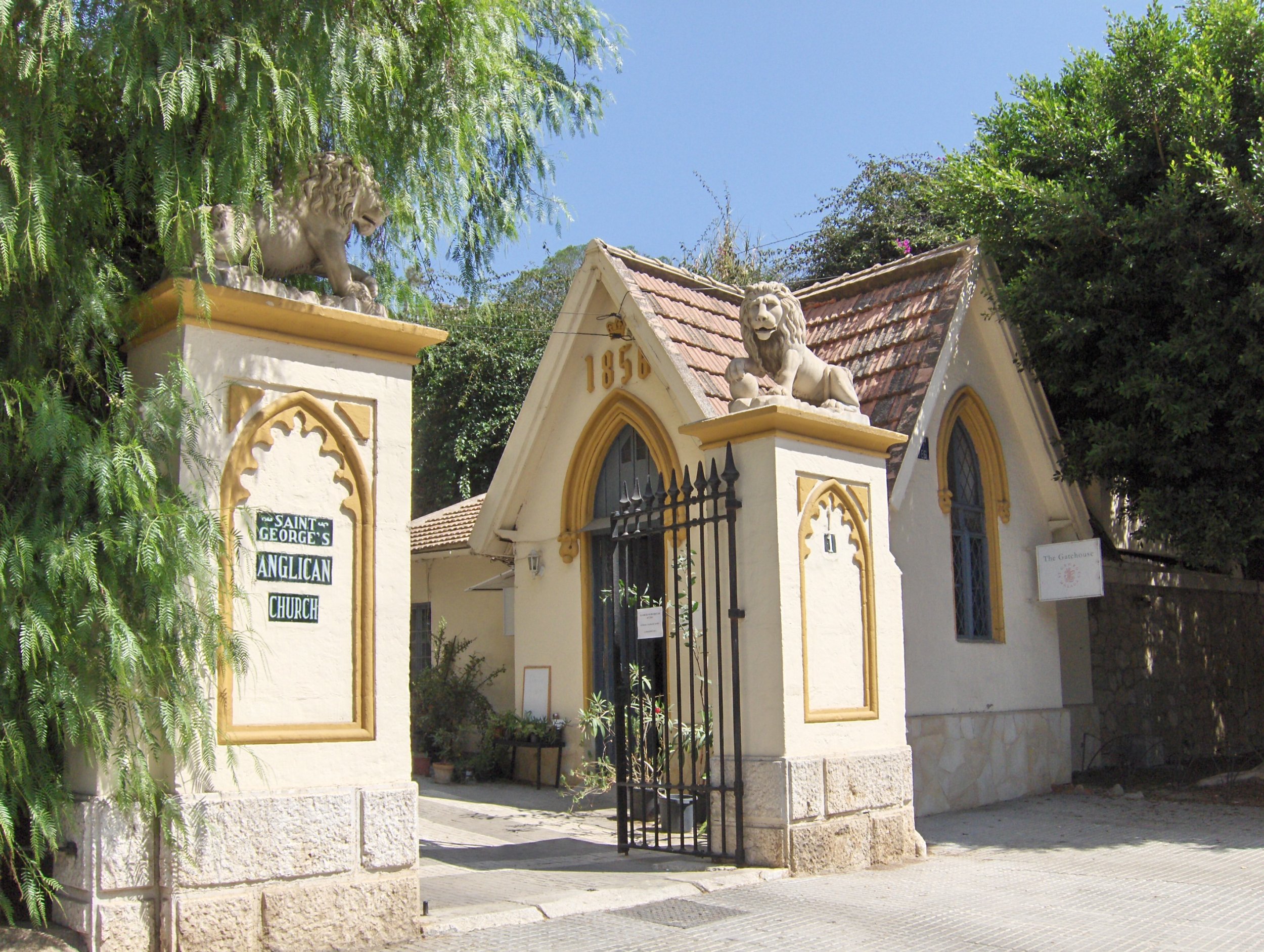 Entrada_cementerio_inglés.jpg