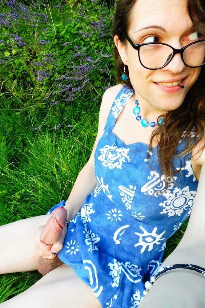 Femboy al aire libre (4).jpg