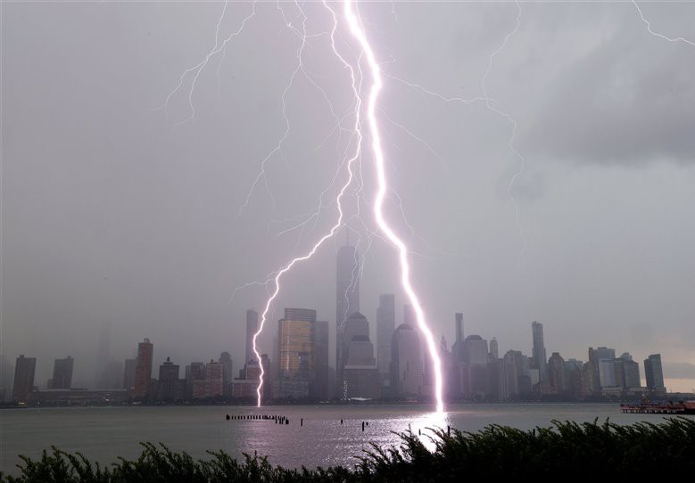 fotografia-de-tormentas-del-ano-finalista_7691a6ea_800x542~2.jpg