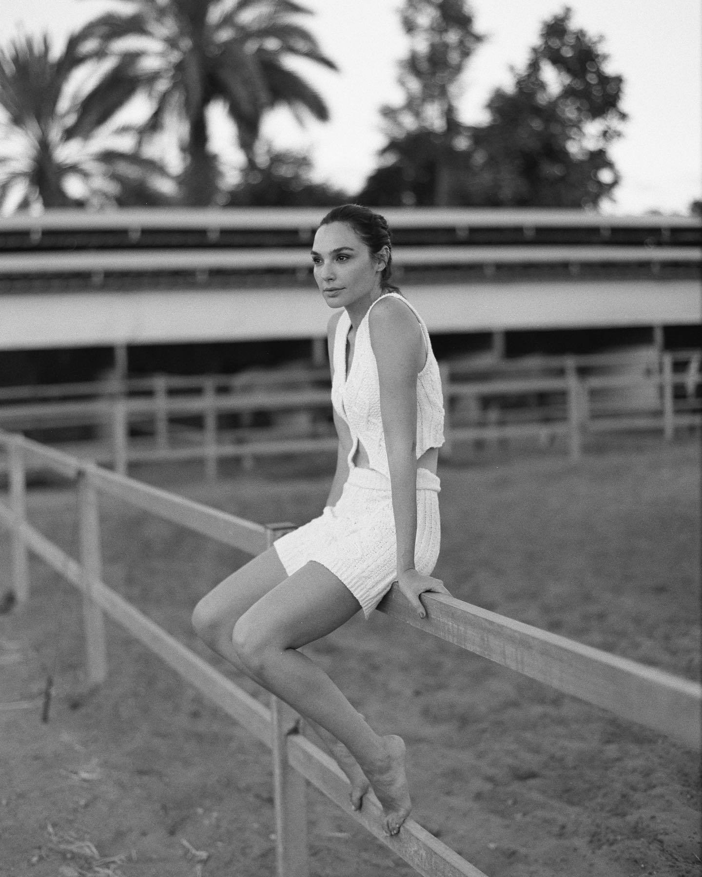 Gal-Gadot-Feet-7457190.jpg