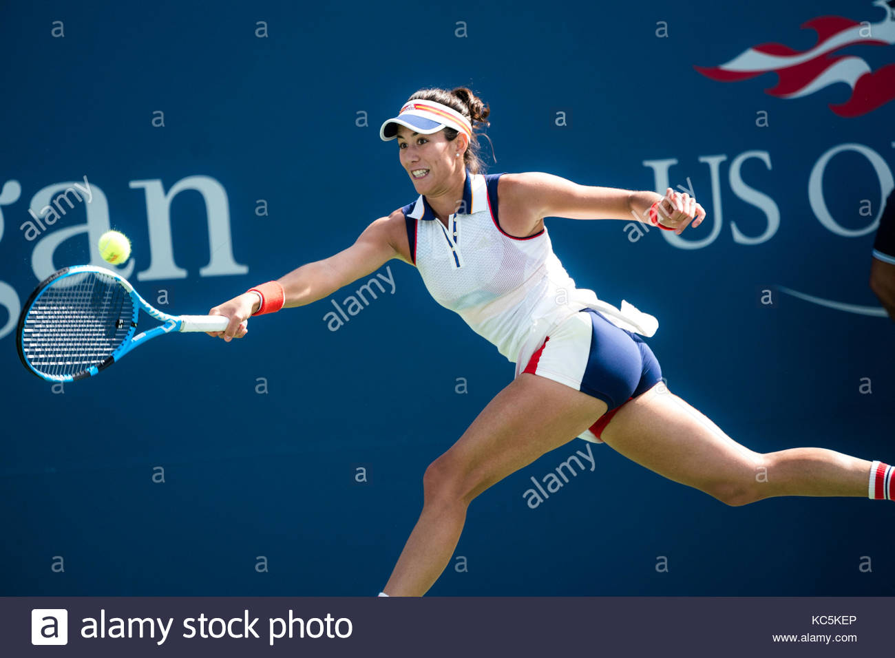 garbine-muguruza-esp-compitiendo-en-el-campeonato-abierto-de-tenis-de-ee-uu-2017-kc5kep.jpg