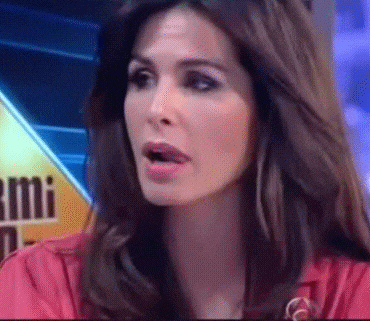 Gif-muy-sexy-y-sensual-de-Nuria-Roca-moviendo-la-lengua-de-forma-erótica.gif