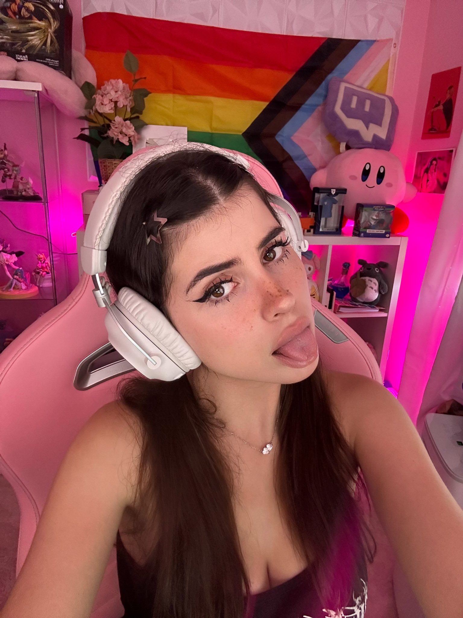 GWAuHslWoAAtPoN.jpg