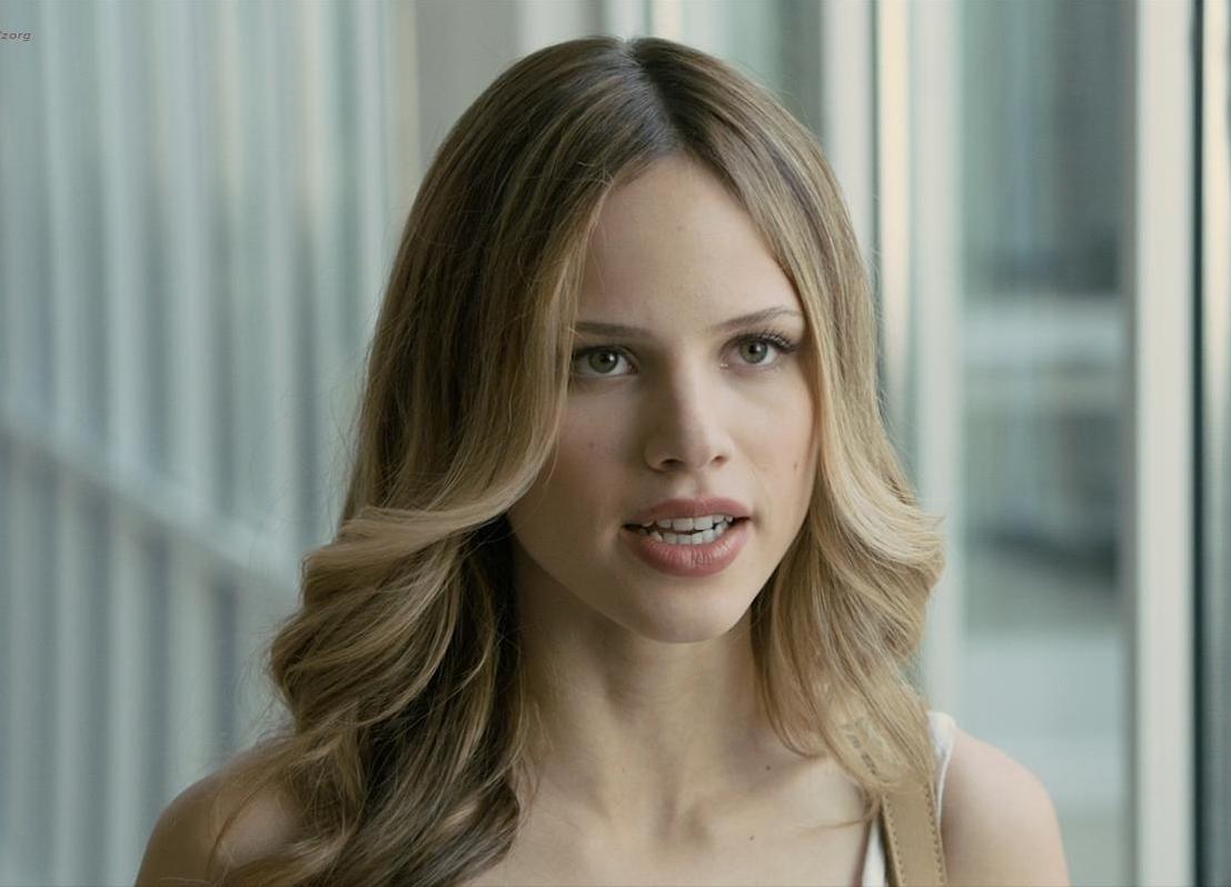 Halston (3).jpg