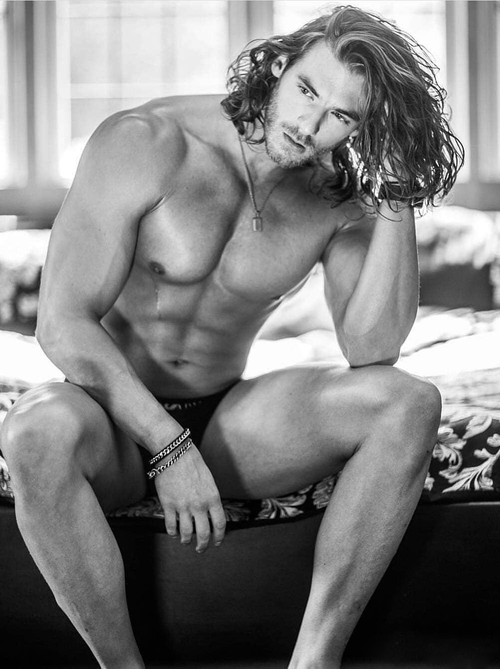 Hot-men-with-long-hair_208.jpg