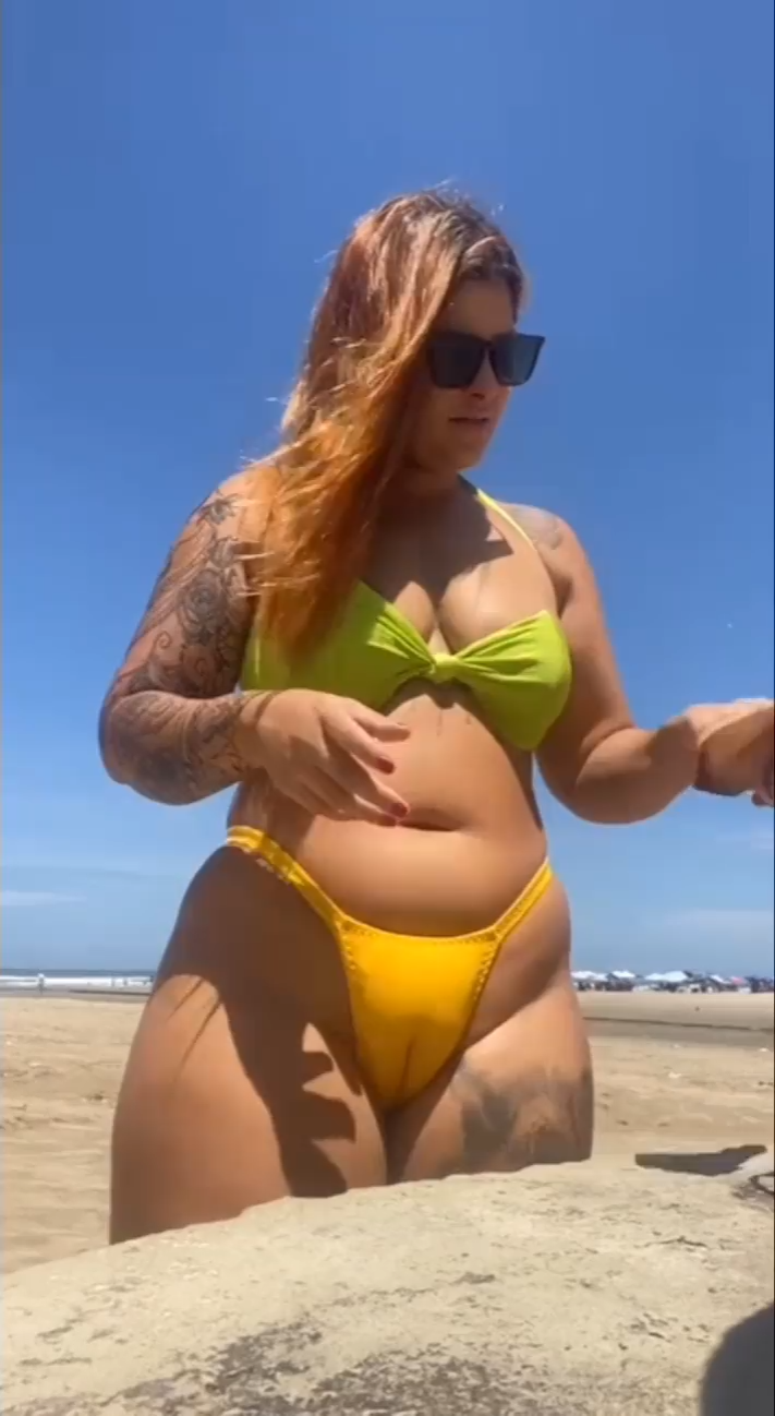 Hoy_tengo_ganas_de_chupar_muchas_pollas_en_la_playa_00-08.png