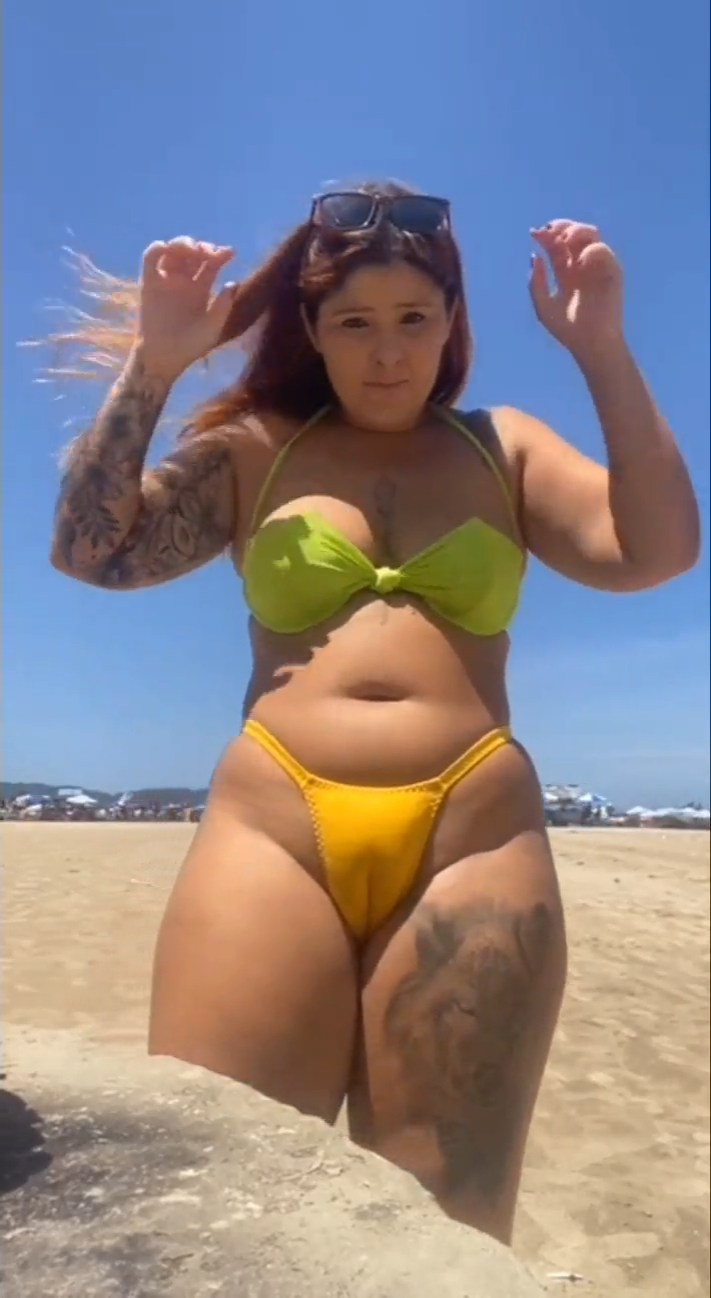 Hoy_tengo_ganas_de_chupar_muchas_pollas_en_la_playa_00-15.png