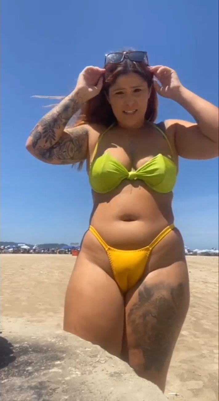 Hoy_tengo_ganas_de_chupar_muchas_pollas_en_la_playa_00-16.png