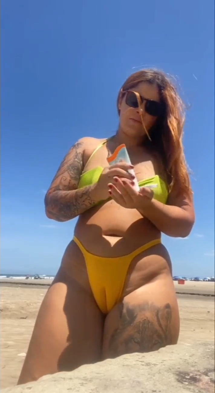 Hoy_tengo_ganas_de_chupar_muchas_pollas_en_la_playa_07-18.png