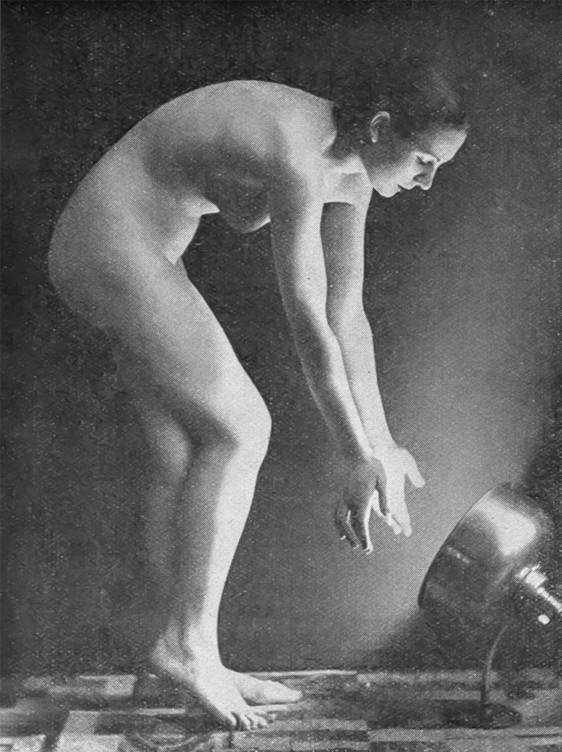 insert-Uncredited-photographer-This-modern-Sunbathing-Venus-of-to-day…’-Health-_-Efficiency,-C...jpg
