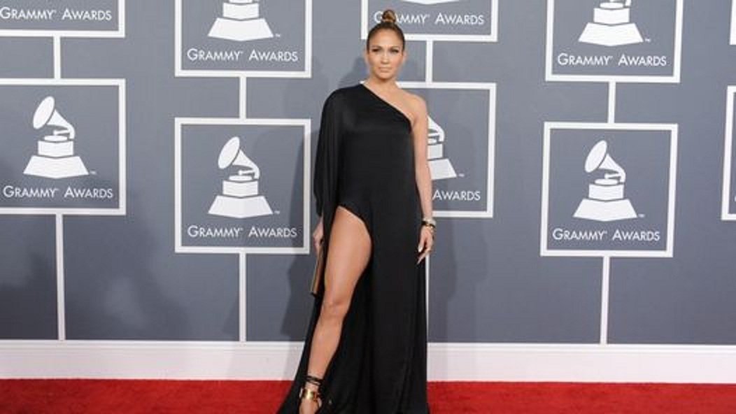 Jennifer-Lopez-mostro-Grammy-AP_CLAIMA20130210_0223_4.jpg