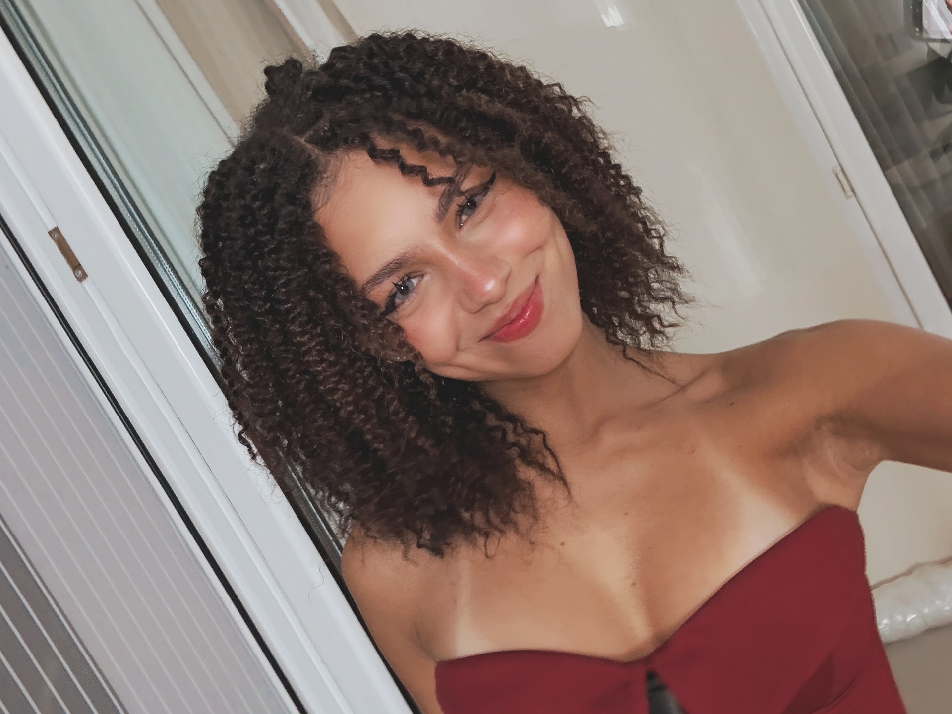 Larissa (1).jpg