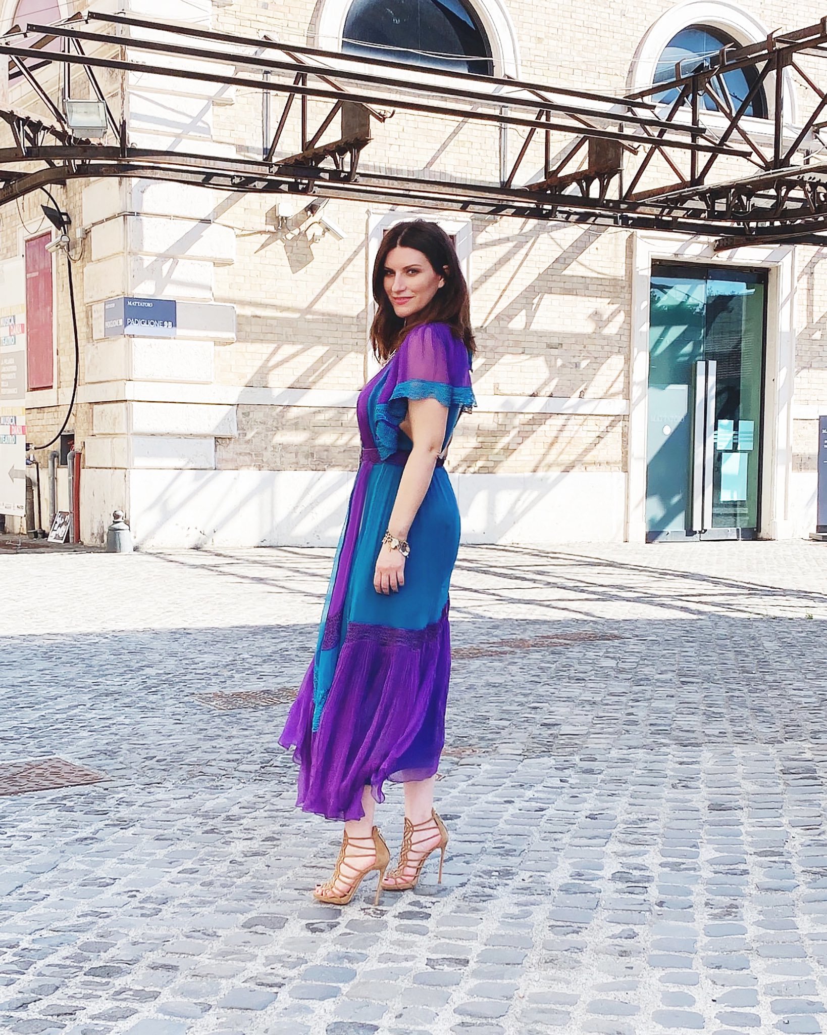 Laura-Pausini-Feet-5294177.jpg