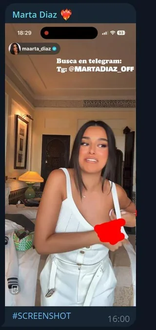 marta-diaz-grupo-********-top-v0-m5nk26v3cqxf1.webp