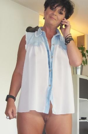 mature-granny-has-a-wardrobe-malfunction-OM1ROF.jpg