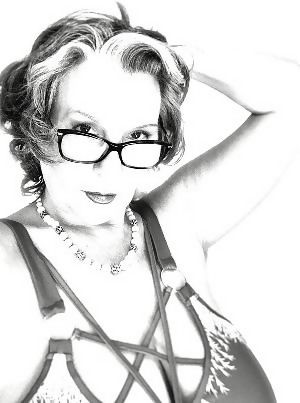 mature-hi-babe-5a3hTl.jpg
