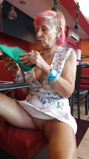 mature-rad-granny-QHhFJf.jpg