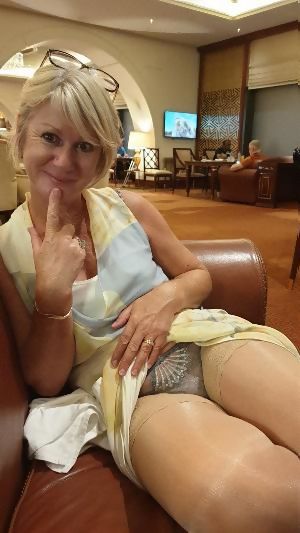 mature-seductive-granny-hDRDuv.jpg