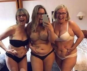 mature-they-look-fun-Yel3g9.jpg