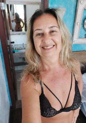 milf-take-my-smile-and-have-a-wonderful-sunday-honey-5x5Urj.jpg