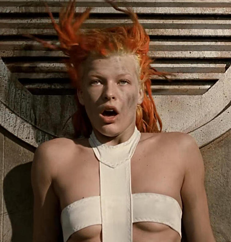 Milla desnuda en El quinto elemento (1).jpg