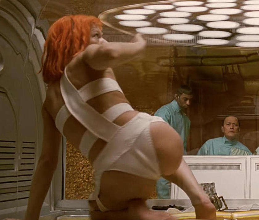 Milla desnuda en El quinto elemento (7).jpg