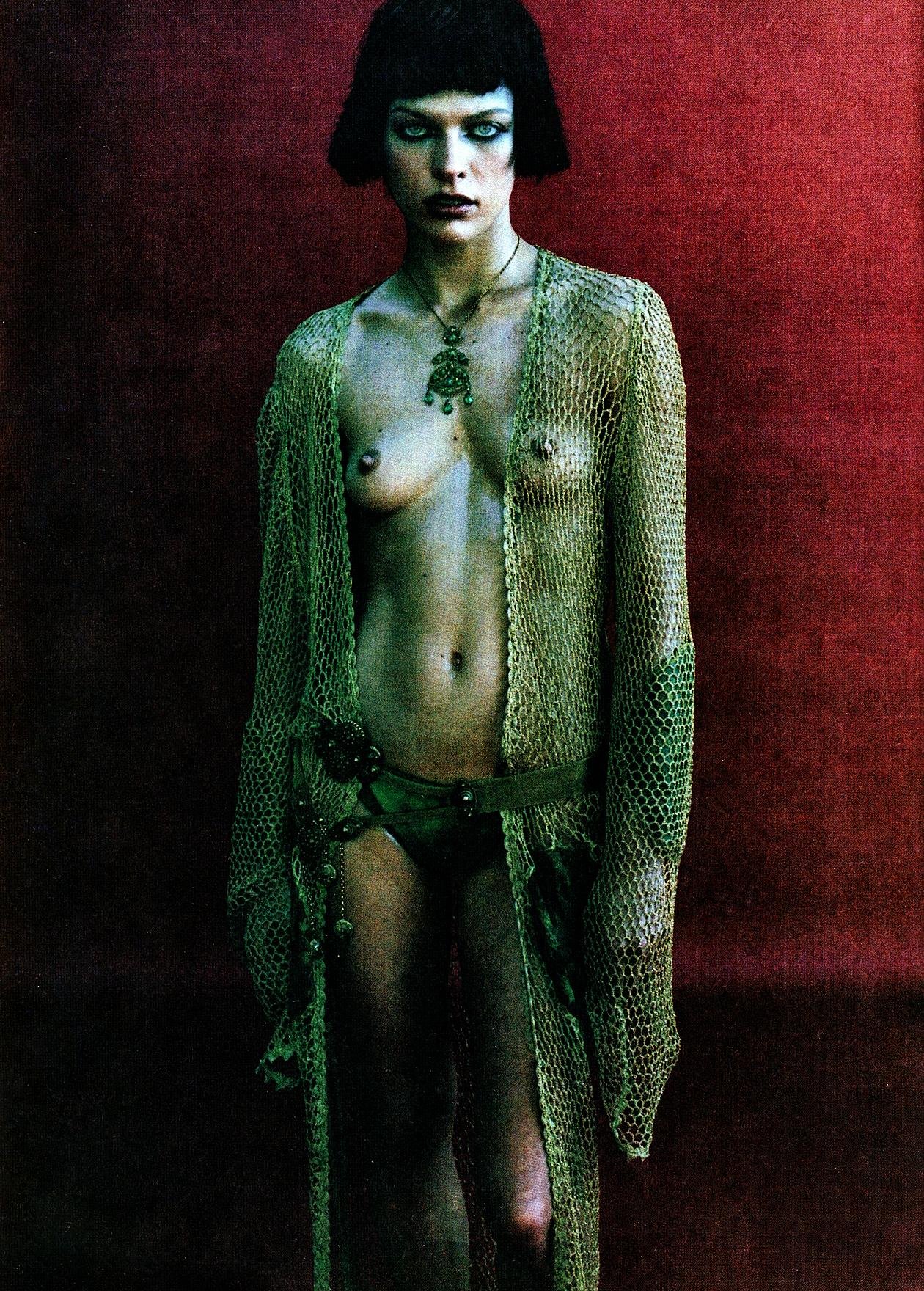 Milla Jovovich tetas (1).jpg